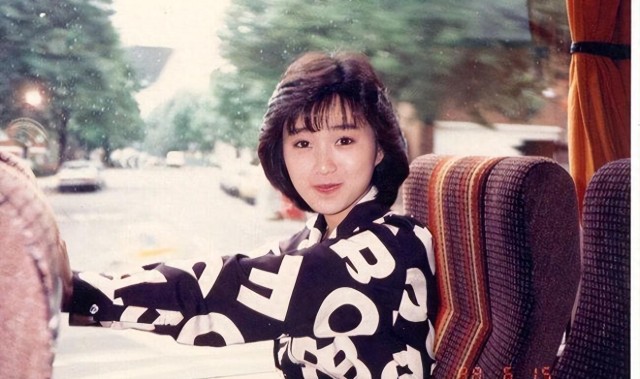 乐鱼网下载-堕落的“清纯女星”酒井法子，这张腿间蝴蝶背后，隐藏着的故事
