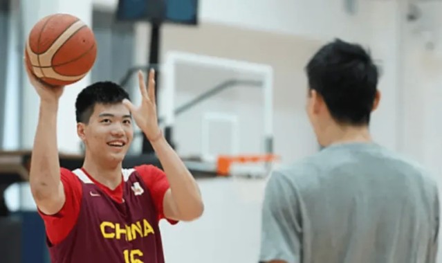 焦泊乔：大家打得比较团结，我们在场上有更多的呼应和交流